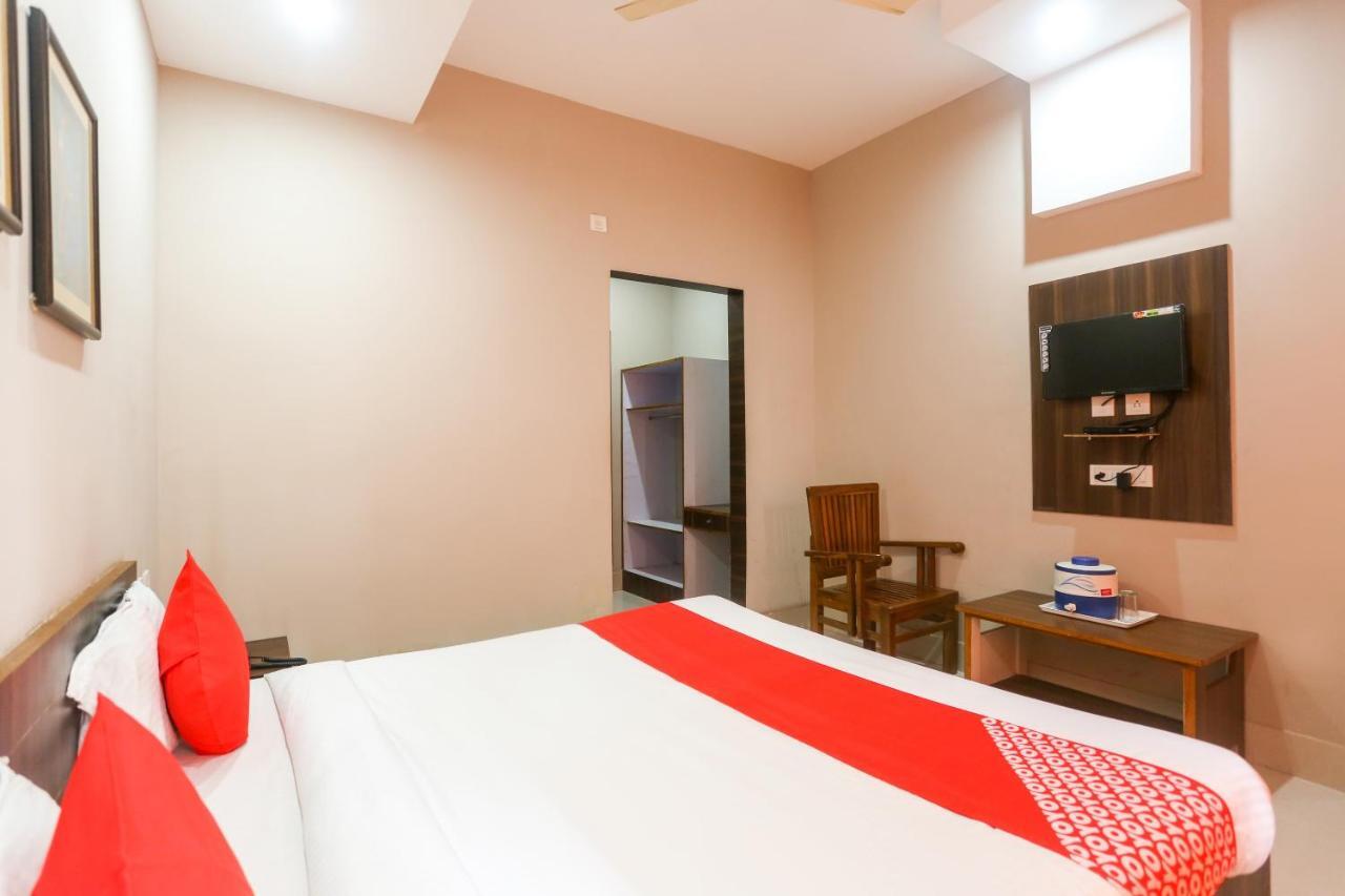 Oyo 61586 Hotel Narmada Bhavan Puri Bagian luar foto