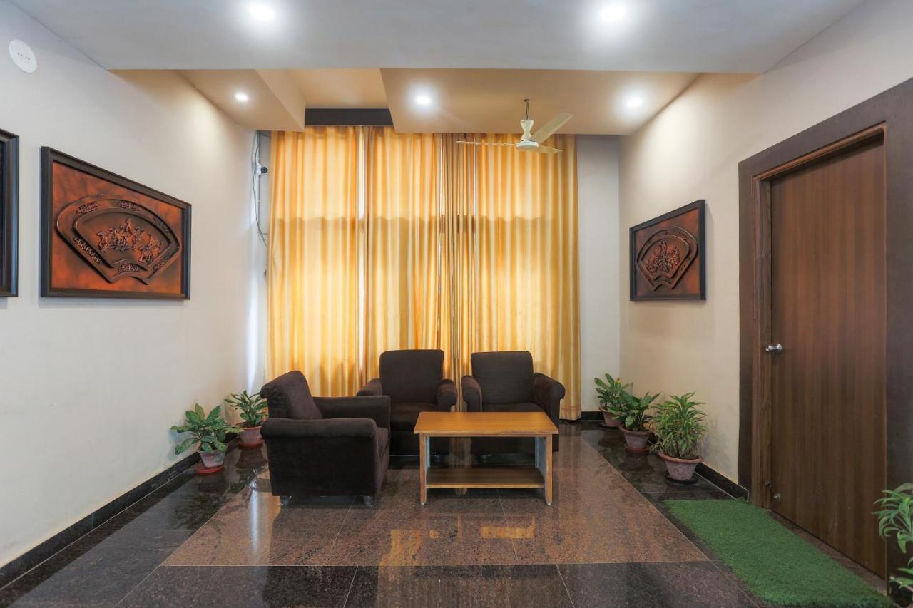 Oyo 61586 Hotel Narmada Bhavan Puri Bagian luar foto